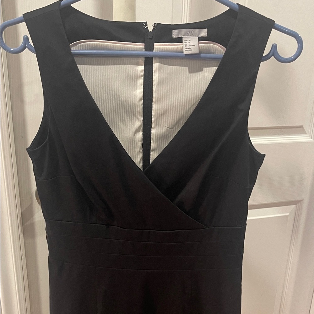 H&M Black mini Dress Vneck size 6